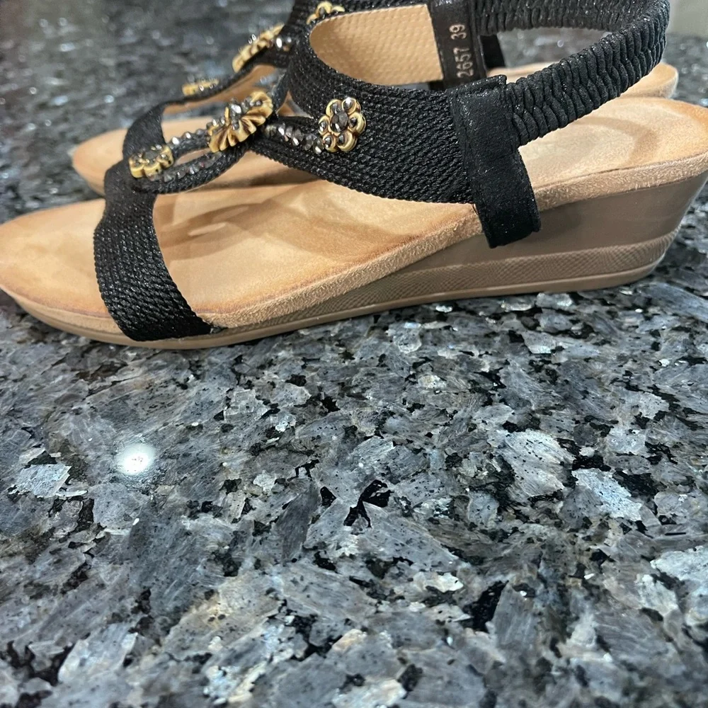 Shibever Black Floral-Accent Women's Wedge Sandals Size 39/8-8.5